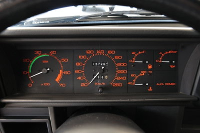 Alfa Romeo 75 2.0i Twin Spark (9)