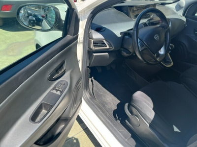 Lancia Ypsilon 1.2 69 CV 5 porte GPL Ecochic 30th Anniversary (10)