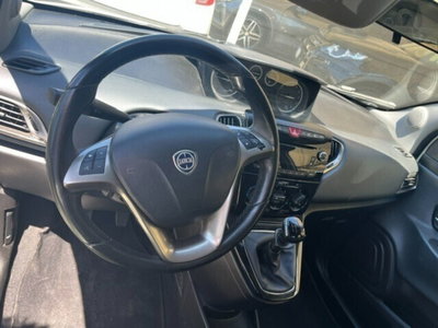 Lancia Ypsilon 1.2 69 CV 5 porte GPL Ecochic 30th Anniversary (3)