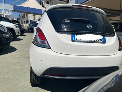 Lancia Ypsilon 1.2 69 CV 5 porte GPL Ecochic 30th Anniversary (9)