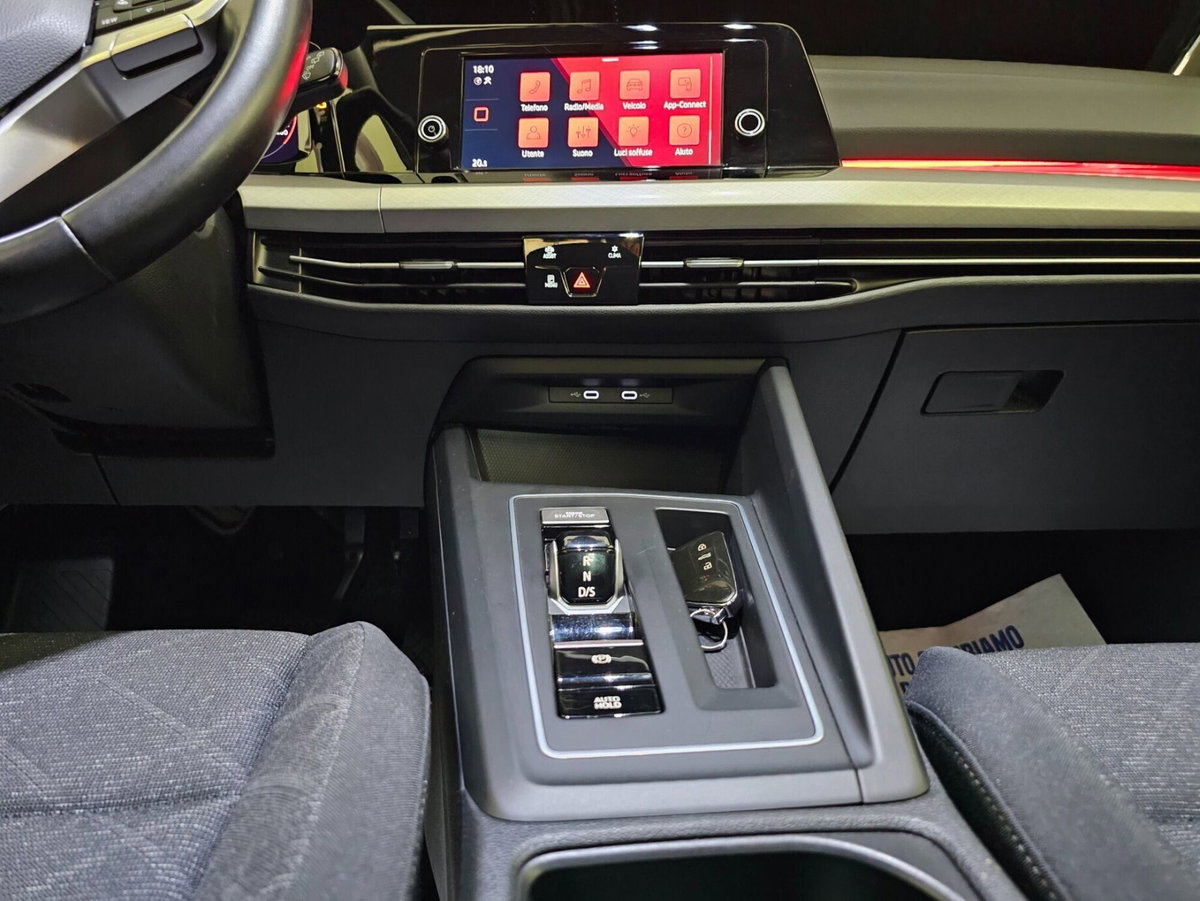 Volkswagen Golf 1.0 eTSI EVO DSG Life (10)