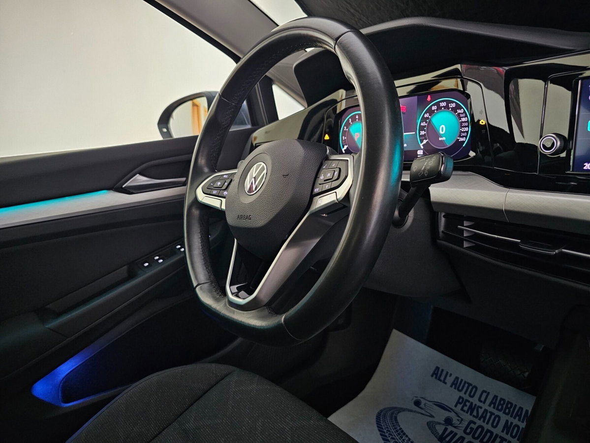 Volkswagen Golf 1.0 eTSI EVO DSG Life (17)