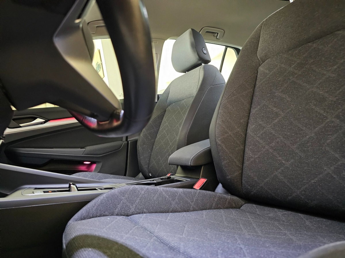 Volkswagen Golf 1.0 eTSI EVO DSG Life (8)