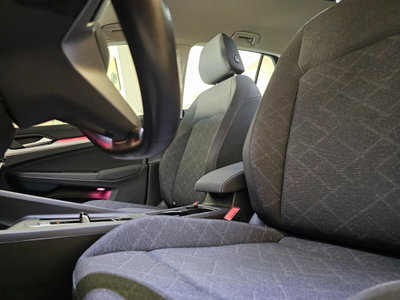 Volkswagen Golf 1.0 eTSI EVO DSG Life (8)