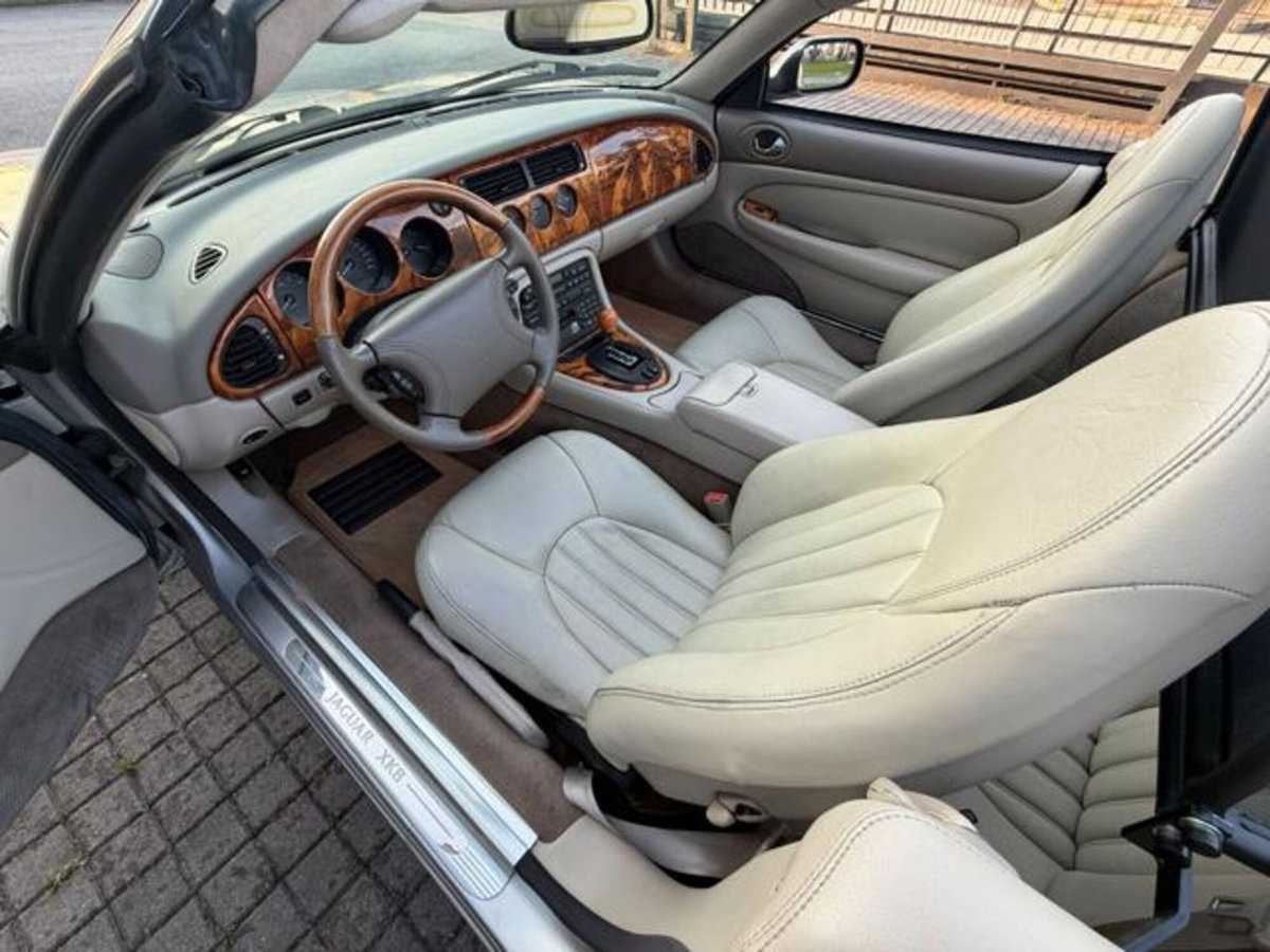 Jaguar XK8 4.0 Convertibile (10)