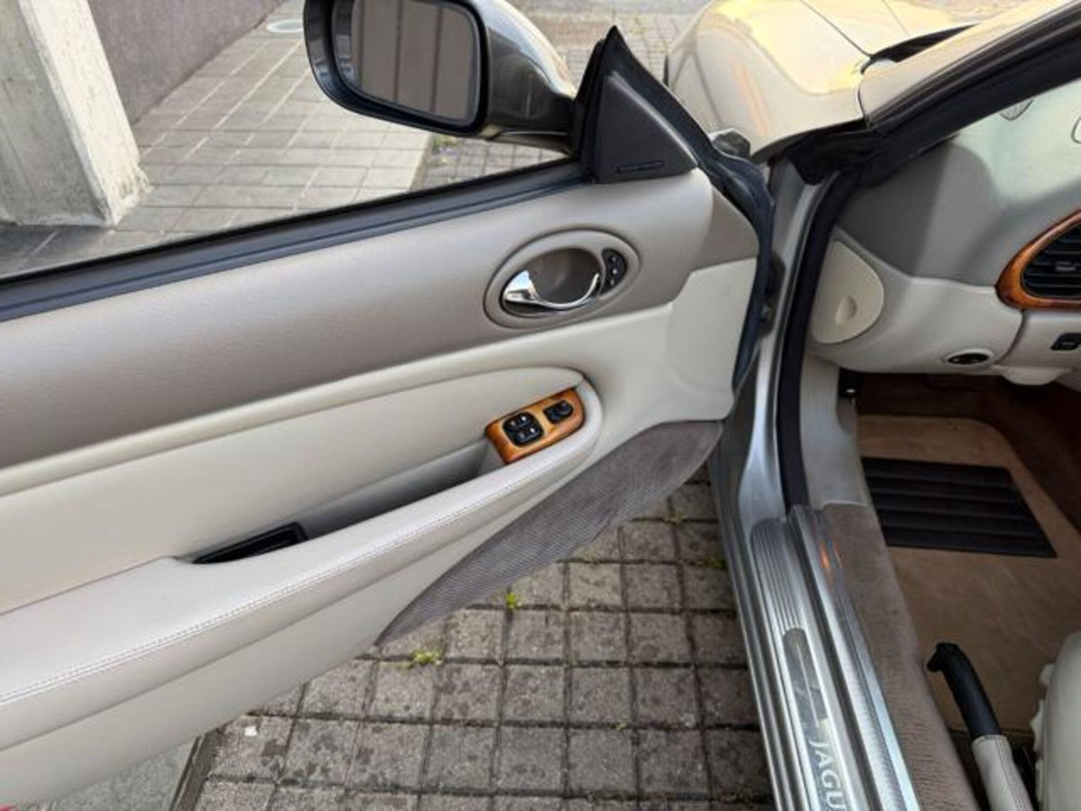 Jaguar XK8 4.0 Convertibile (11)