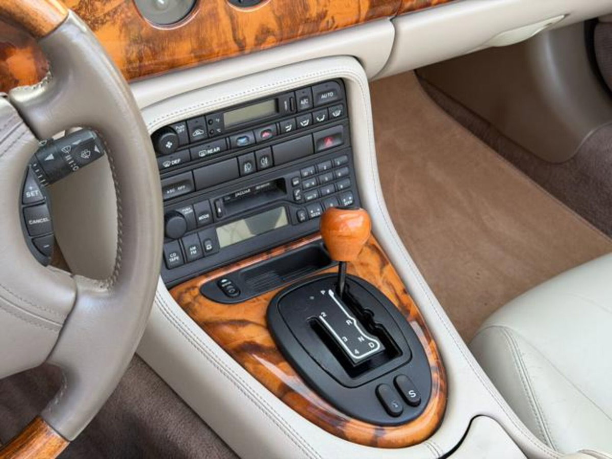 Jaguar XK8 4.0 Convertibile (12)