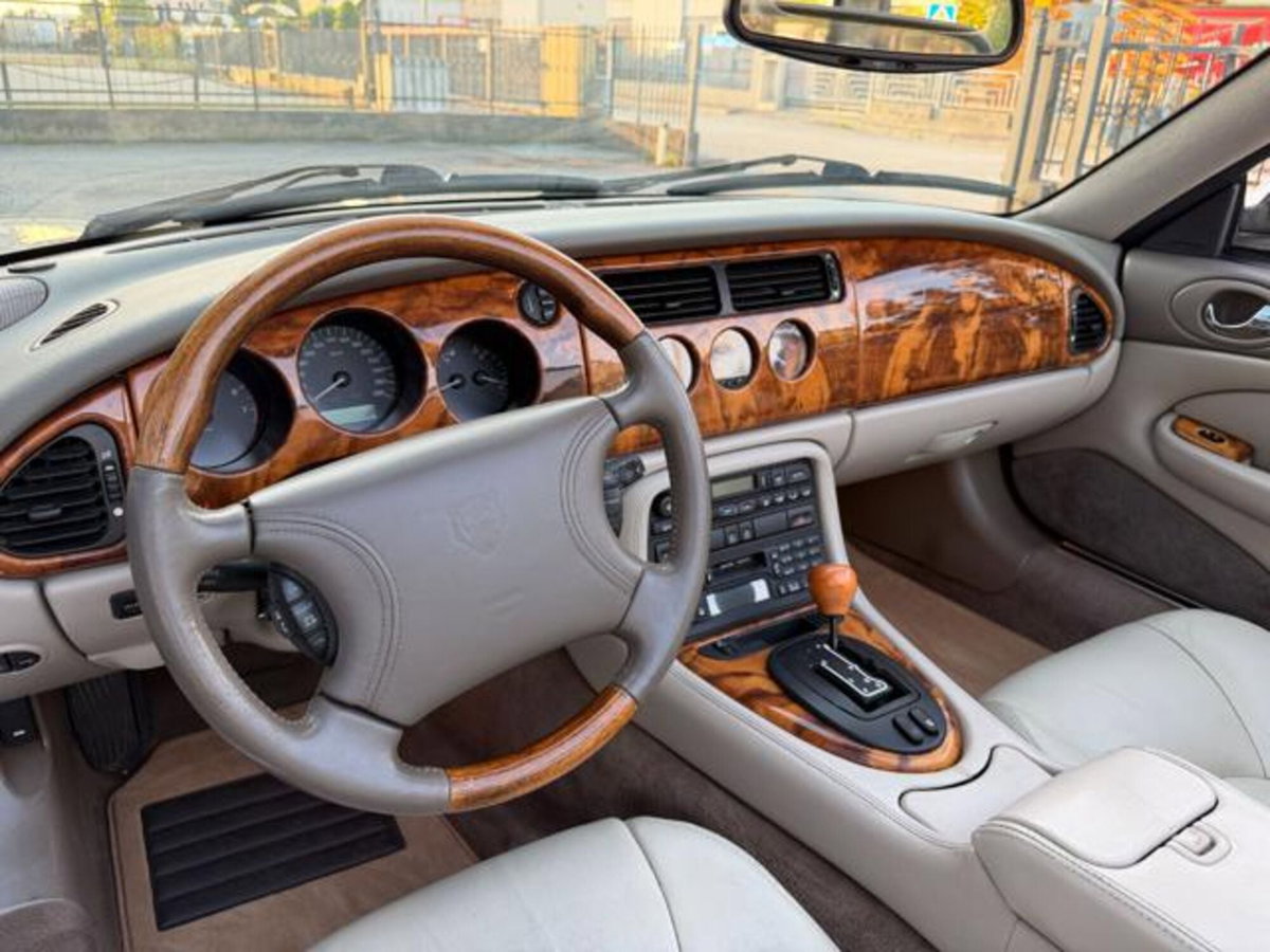 Jaguar XK8 4.0 Convertibile (13)