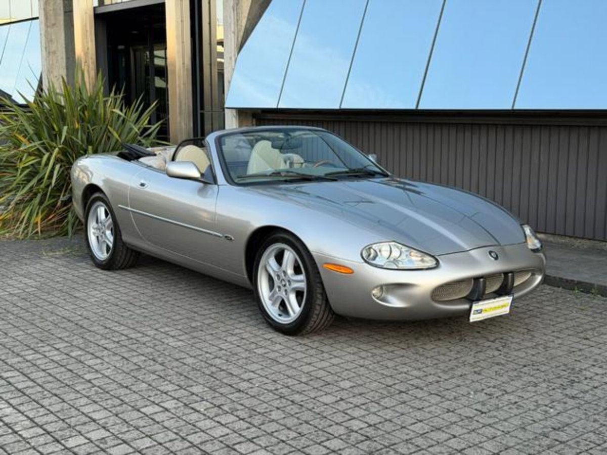 Jaguar XK8 4.0 Convertibile (2)