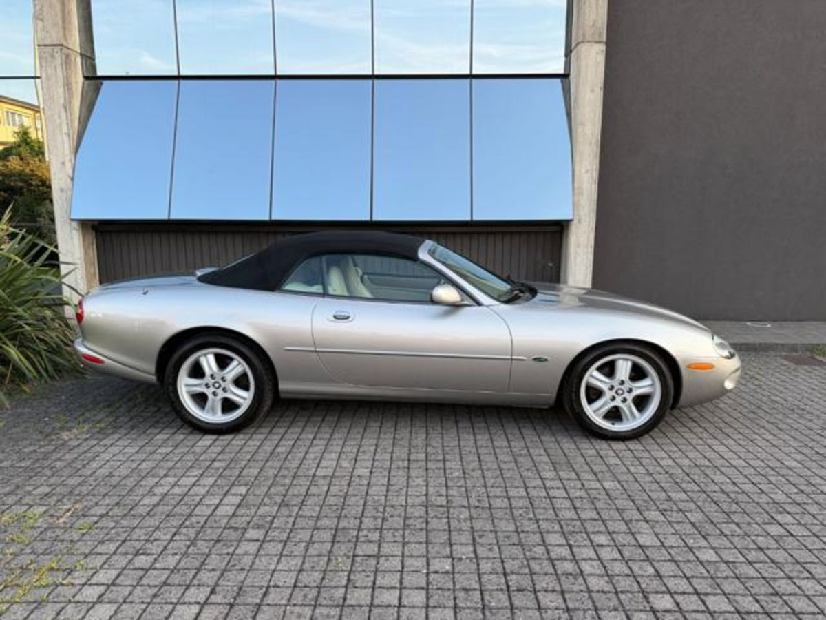 Jaguar XK8 4.0 Convertibile (3)