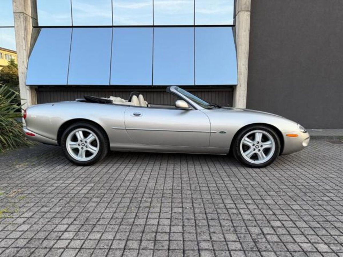 Jaguar XK8 4.0 Convertibile (4)
