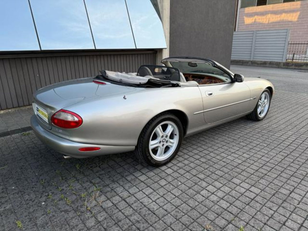 Jaguar XK8 4.0 Convertibile (5)