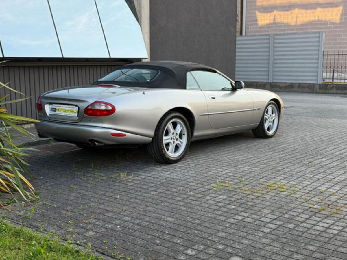 Jaguar XK8 4.0 Convertibile (7)