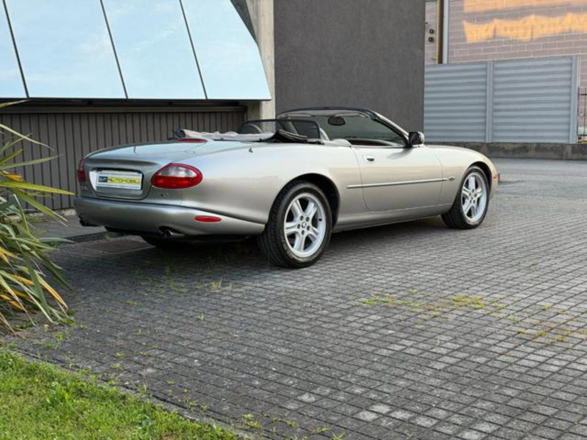 Jaguar XK8 4.0 Convertibile (8)