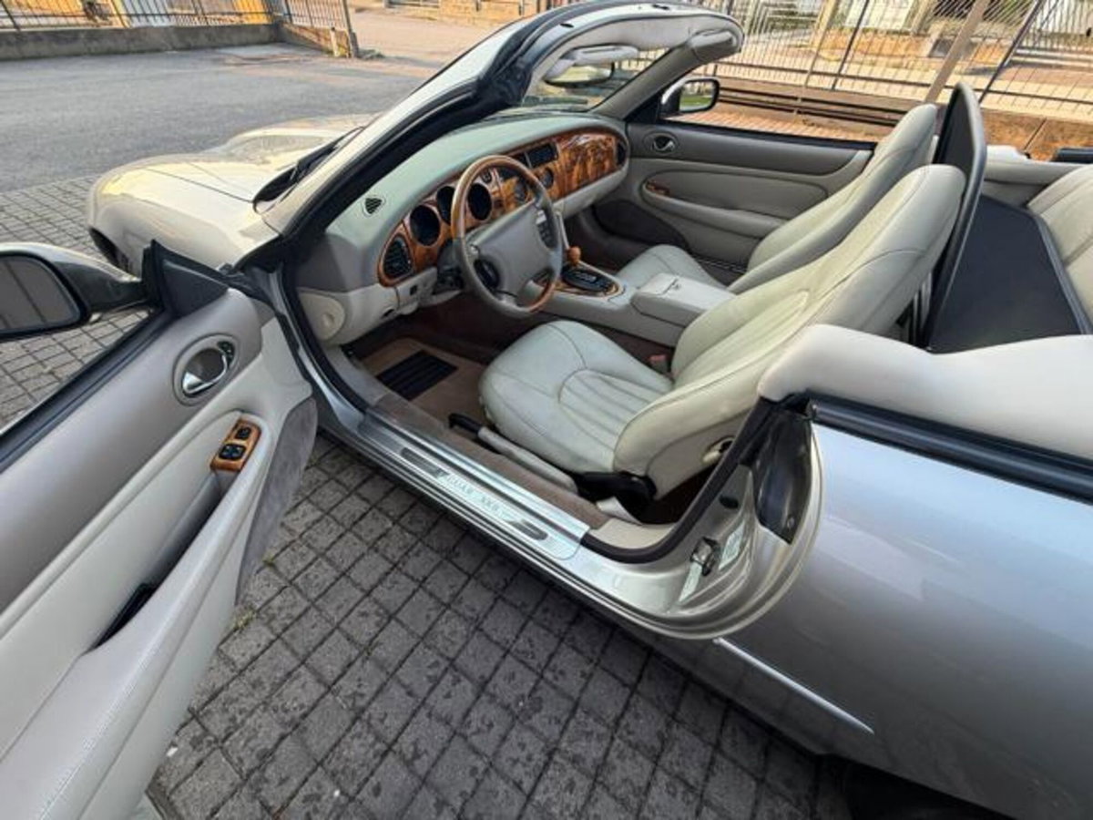 Jaguar XK8 4.0 Convertibile (9)