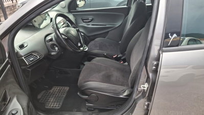 Lancia Ypsilon 1.2 69 CV 5 porte Gold (5)