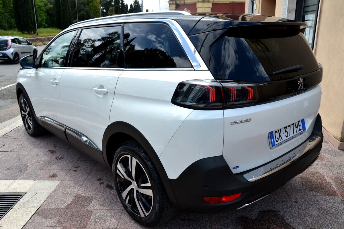 Peugeot 5008 BlueHDi 180 S&S EAT8 GT Pack (4)