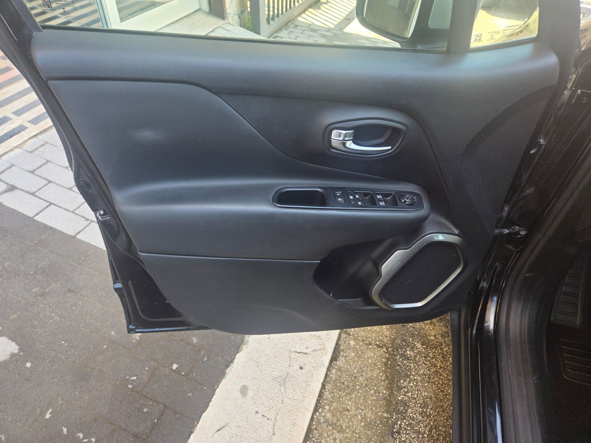 Jeep Renegade 1.6 Mjt 120 CV Limited (16)