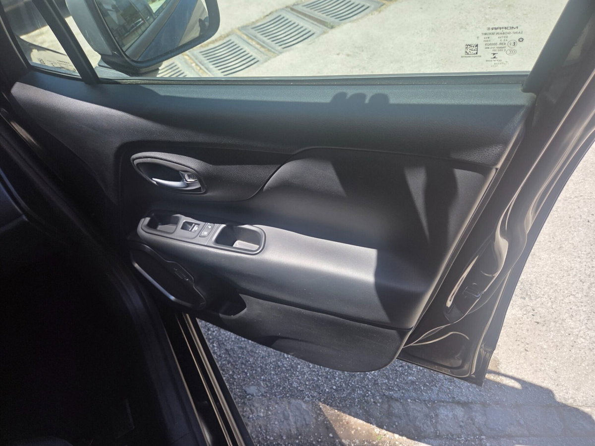 Jeep Renegade 1.6 Mjt 120 CV Limited (18)