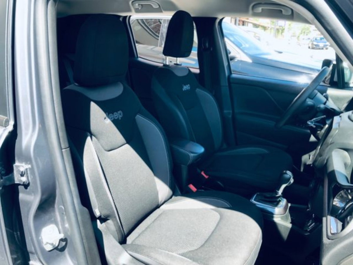 Jeep Renegade 1.3 T4 190CV PHEV 4xe AT6 Limited (15)