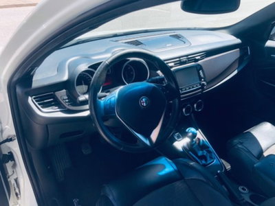Alfa Romeo Giulietta 1.6 JTDm-2 Distinctive (17)