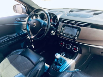 Alfa Romeo Giulietta 1.6 JTDm-2 Distinctive (7)