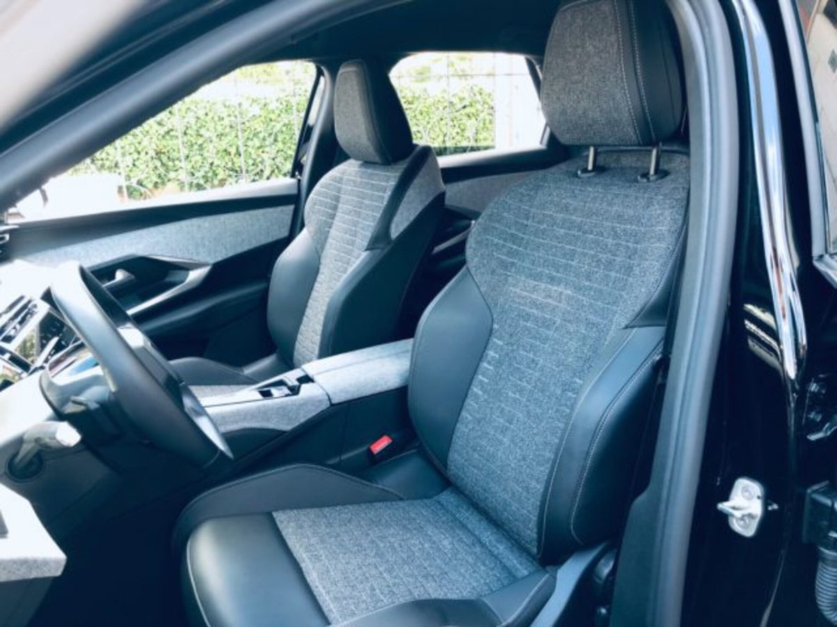 Peugeot 3008 1.2 hybrid Allure Business 145cv e-dcs6 (11)