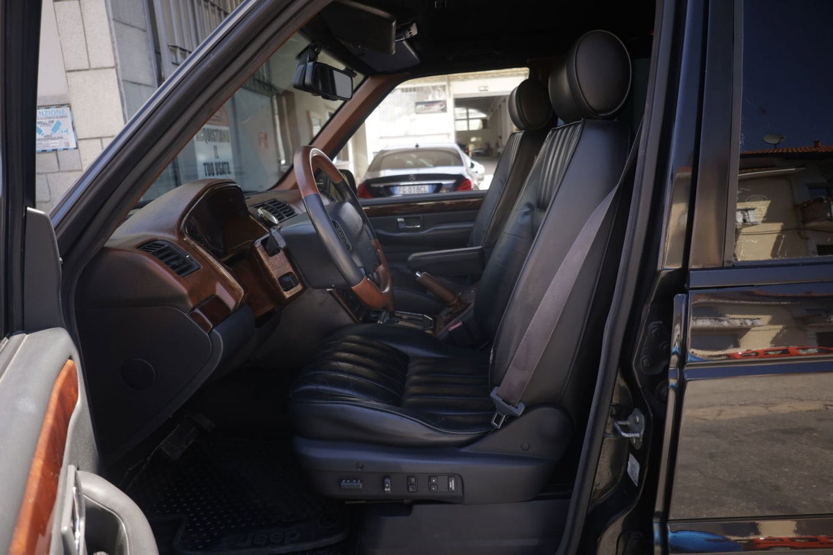 Land Rover Range Rover 4.6 V8 cat 5p. aut. HSE (18)