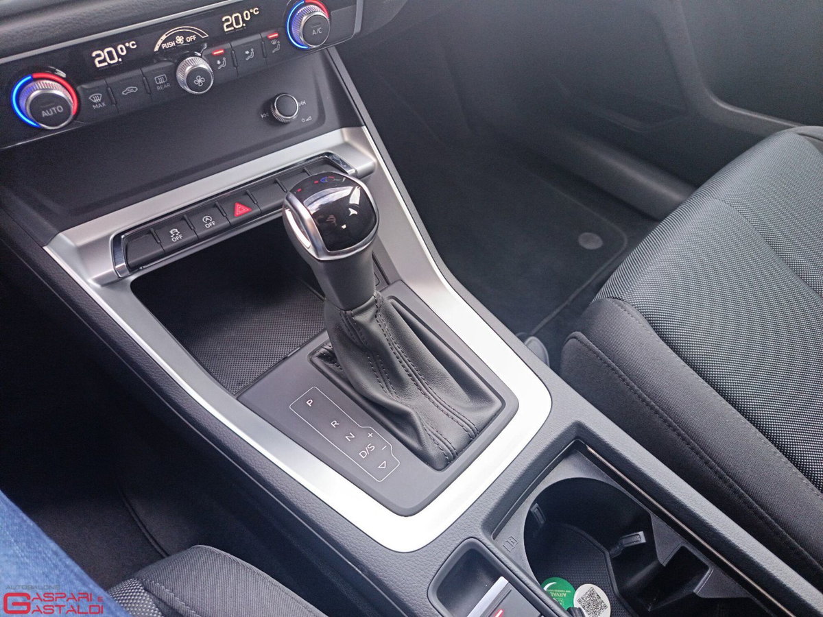 Audi Q3 35 TDI quattro S tronic Business (17)