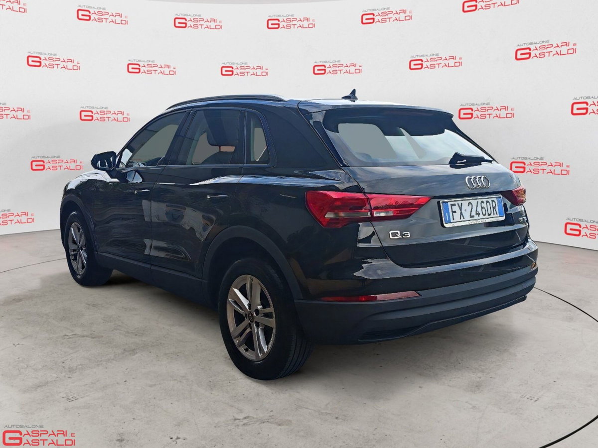 Audi Q3 35 TDI quattro S tronic Business (6)