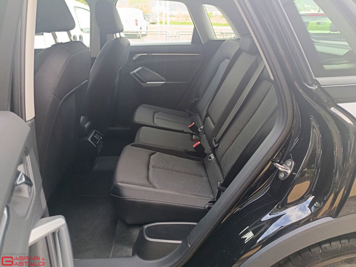 Audi Q3 35 TDI quattro S tronic Business (8)