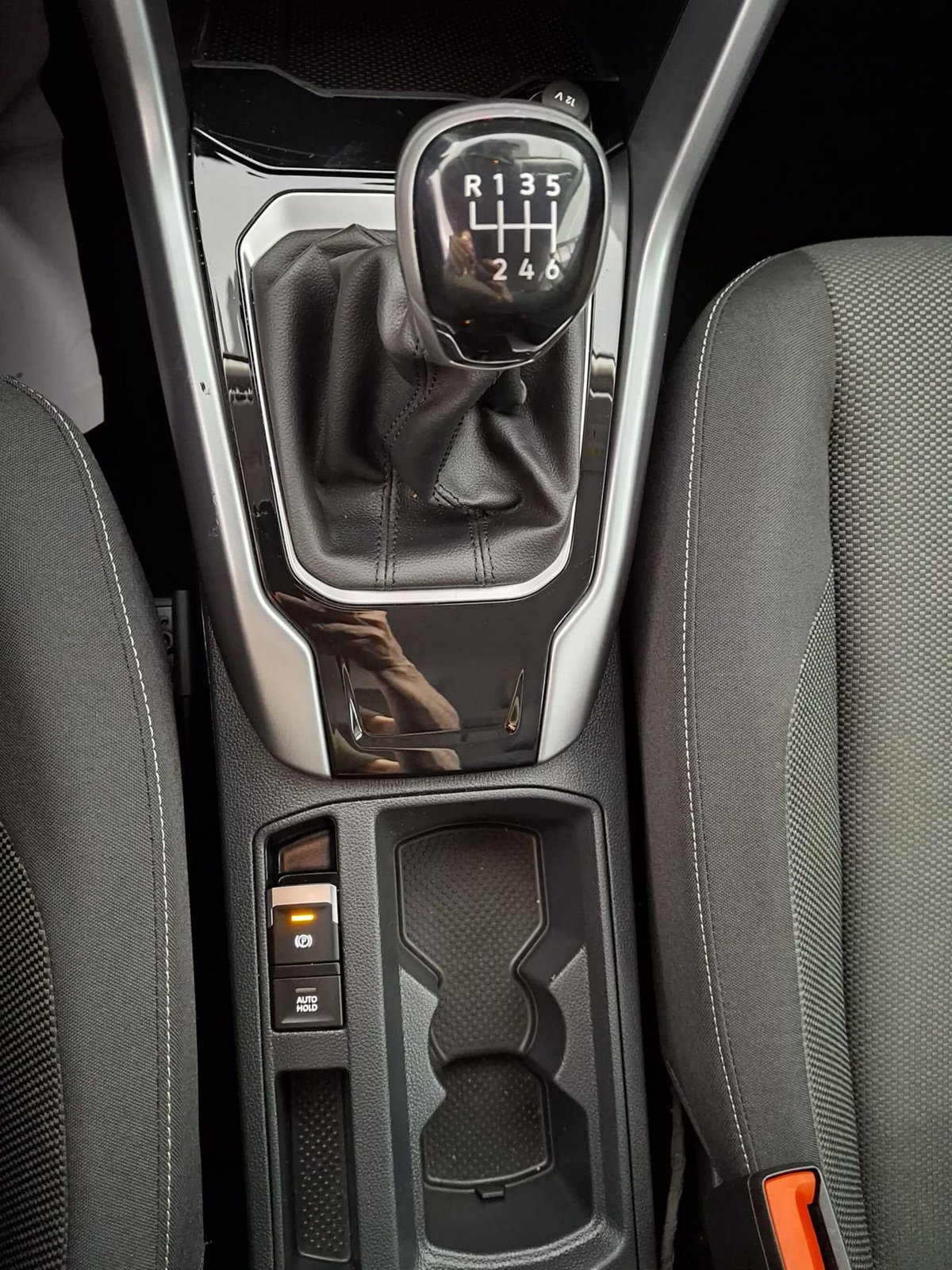 Volkswagen T-Roc 1.5 tsi R-Line (11)