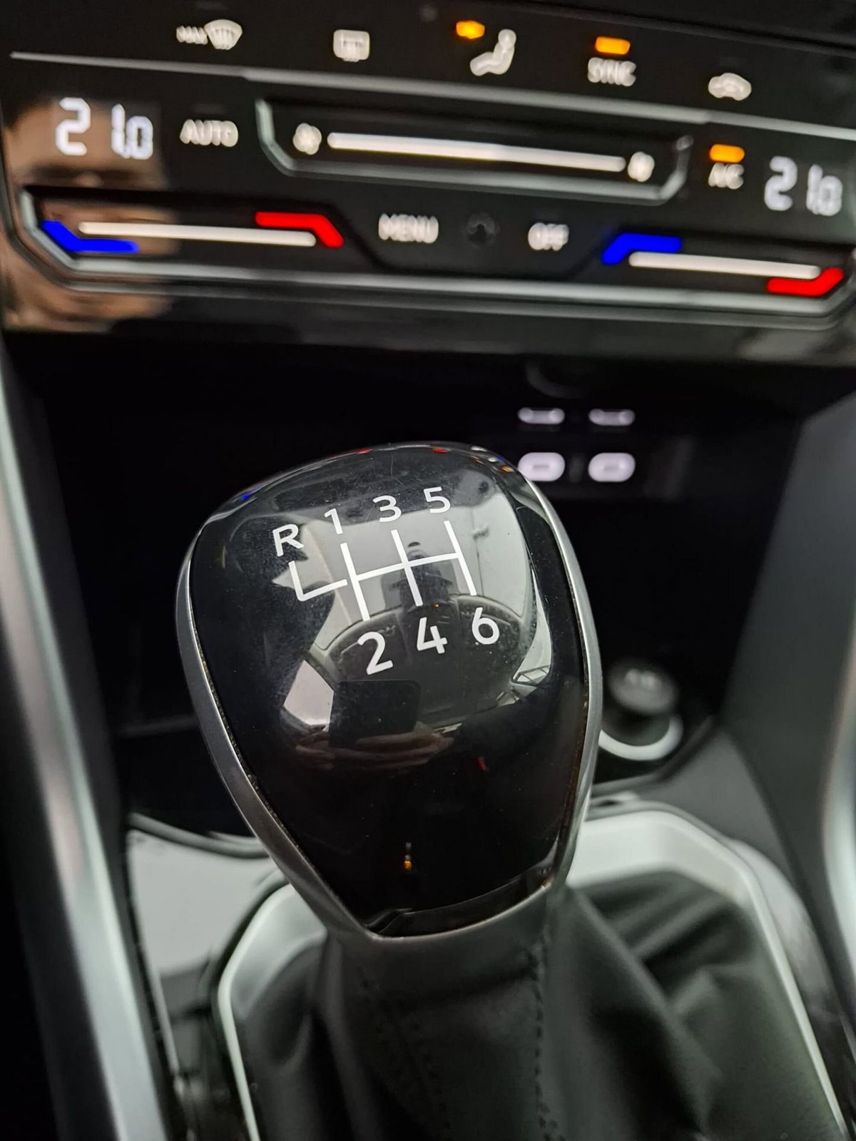 Volkswagen T-Roc 1.5 tsi R-Line (12)