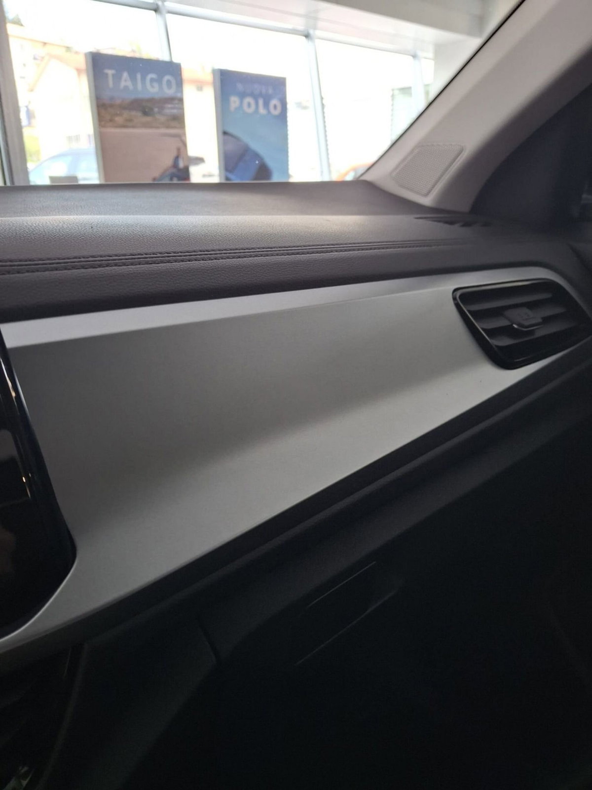 Volkswagen T-Roc 1.5 tsi R-Line (14)