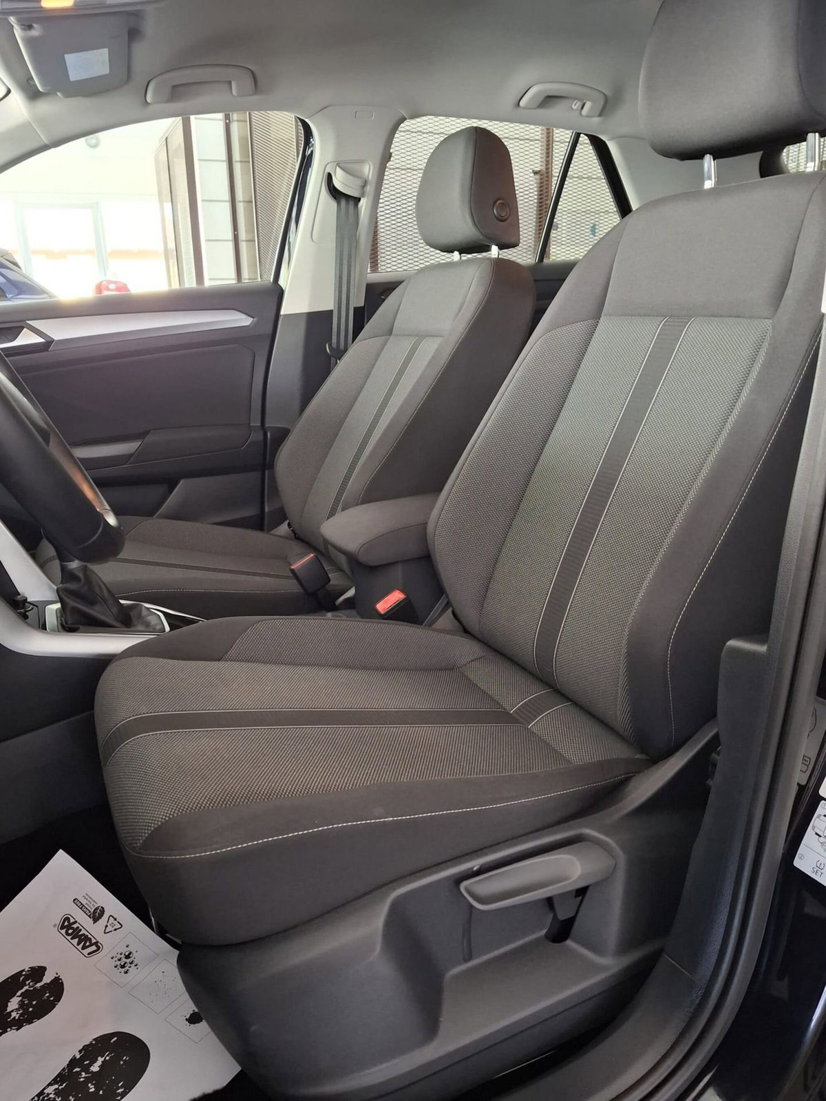 Volkswagen T-Roc 1.5 tsi R-Line (15)