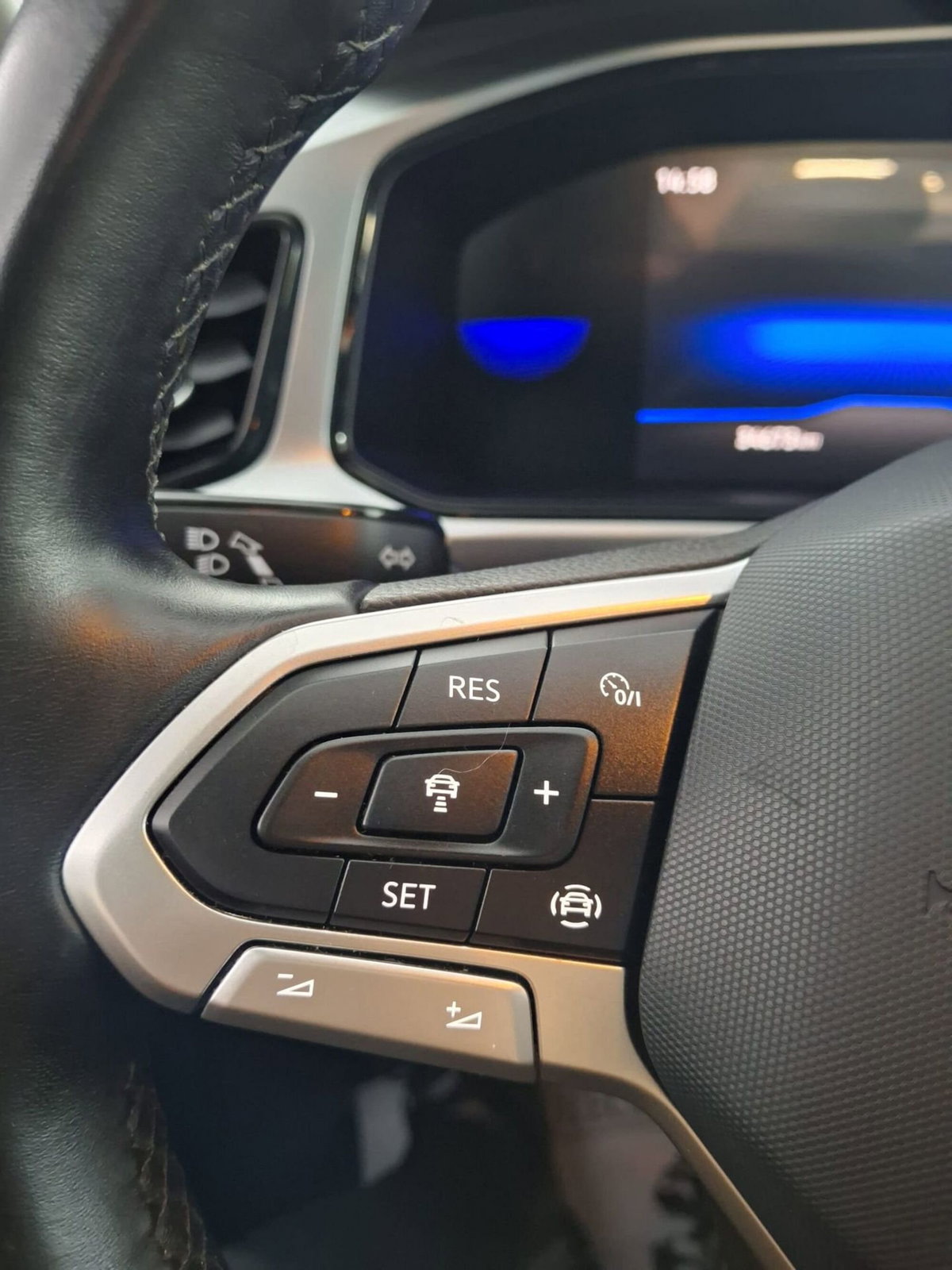 Volkswagen T-Roc 1.5 tsi R-Line (18)