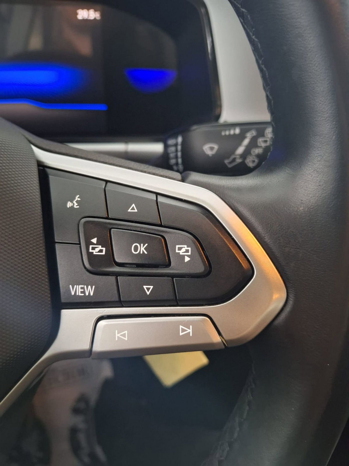 Volkswagen T-Roc 1.5 tsi R-Line (19)