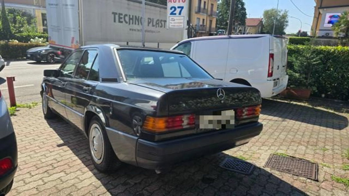 Mercedes-Benz 190 1.8 E (4)