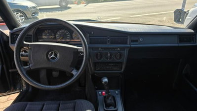 Mercedes-Benz 190 1.8 E (9)
