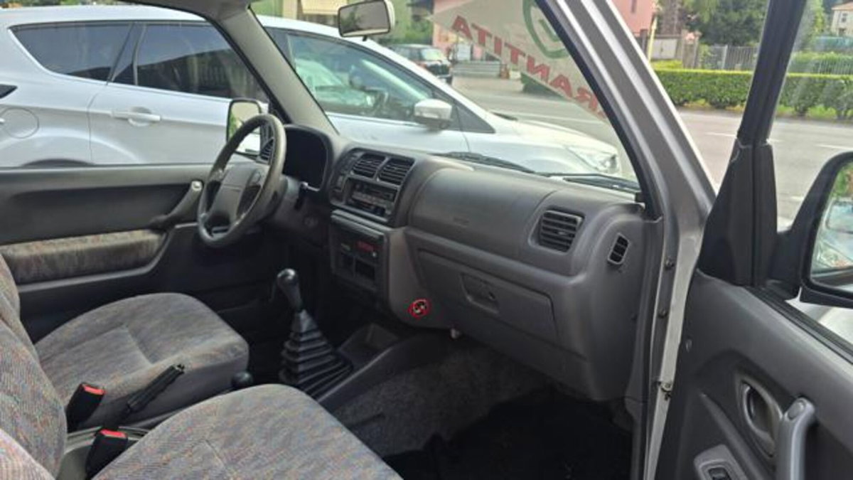 Suzuki Jimny 1.3i 16V cat 4WD JLX (5)