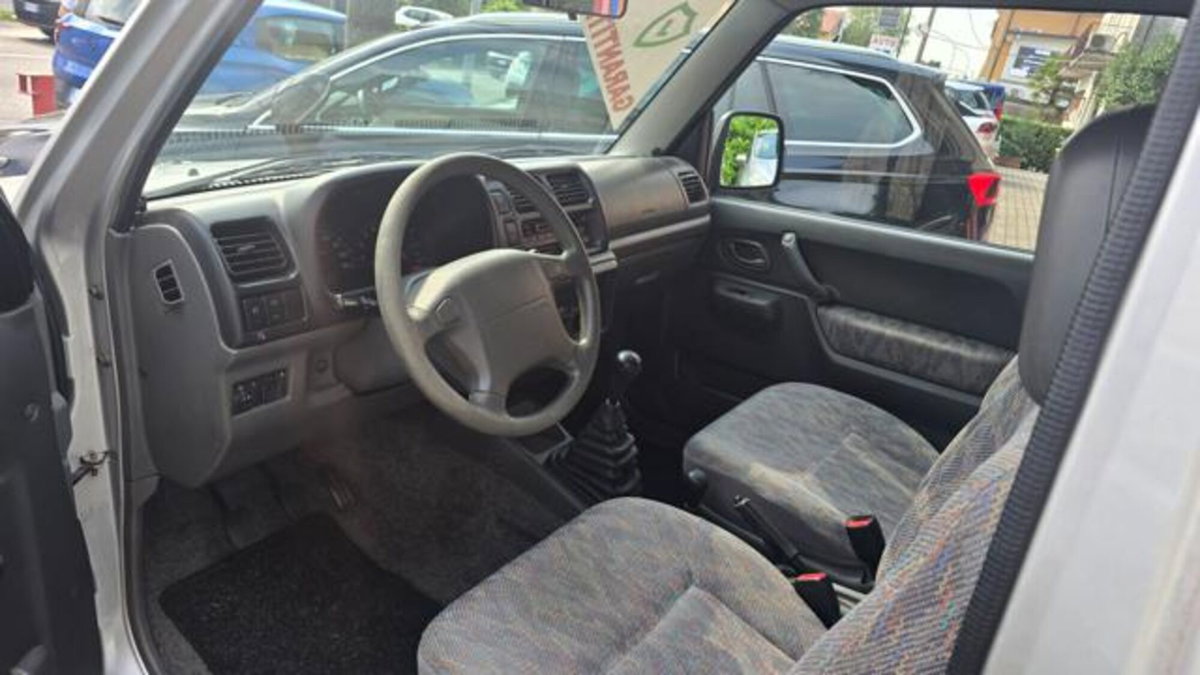 Suzuki Jimny 1.3i 16V cat 4WD JLX (6)