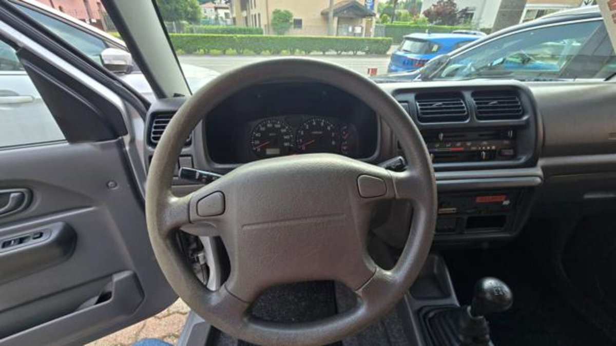Suzuki Jimny 1.3i 16V cat 4WD JLX (7)