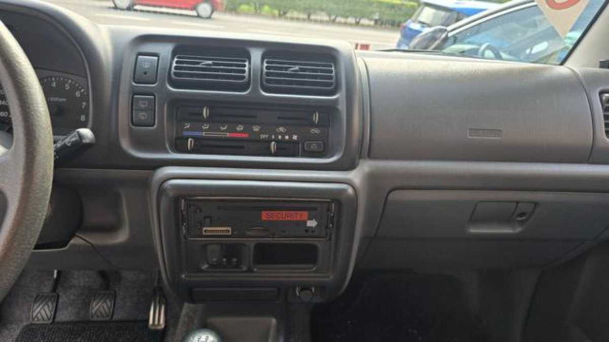 Suzuki Jimny 1.3i 16V cat 4WD JLX (8)