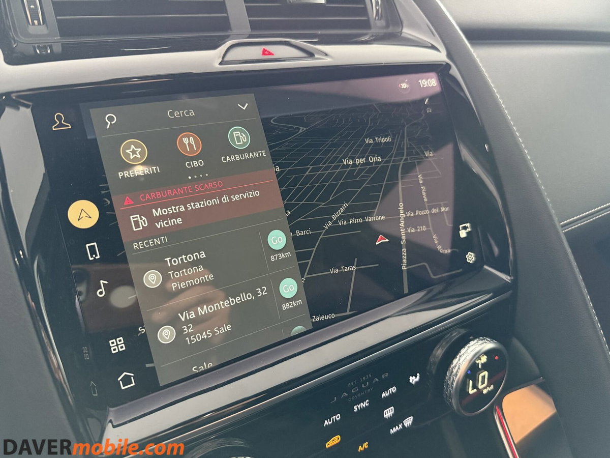 Jaguar E-Pace 2.0d i4 mhev R-Dynamic SE awd 163cv auto (16)