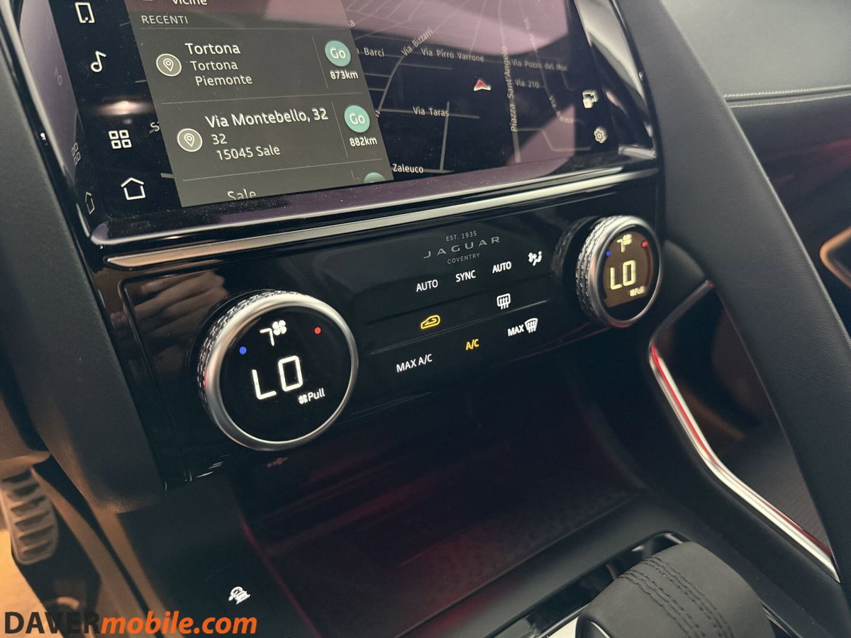 Jaguar E-Pace 2.0d i4 mhev R-Dynamic SE awd 163cv auto (17)