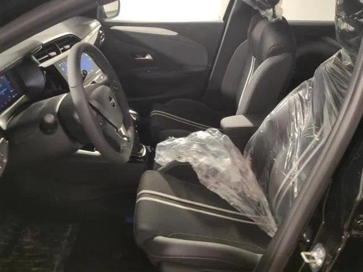 Opel Corsa 1.2 100 CV GS Line (10)