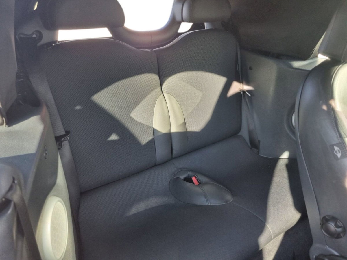 MINI Mini Cabrio 1.6 16V Cooper Sidewalk Cabrio (14)