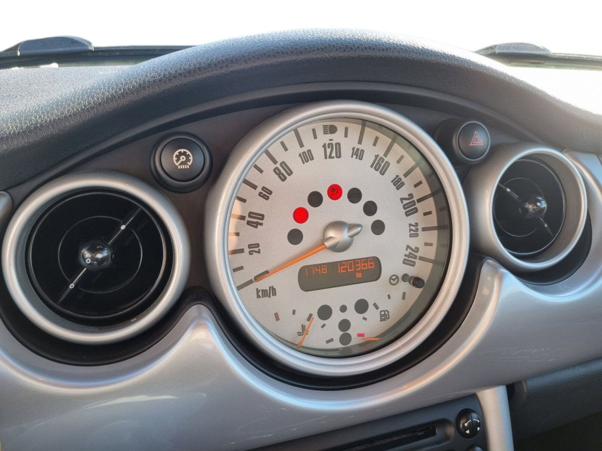 MINI Mini Cabrio 1.6 16V Cooper Sidewalk Cabrio (15)
