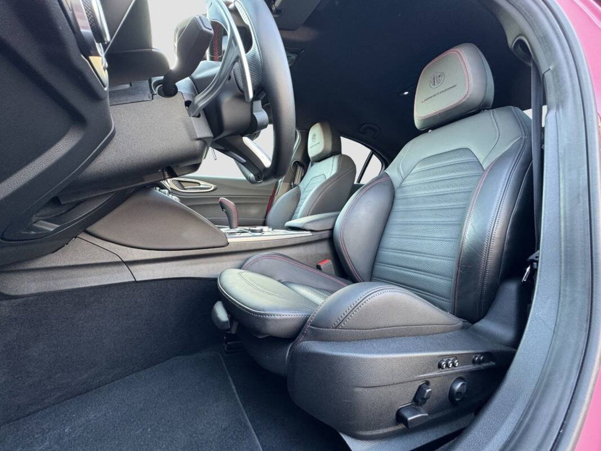 Alfa Romeo Giulia 2.0 t Intensa Q4 280cv auto (9)
