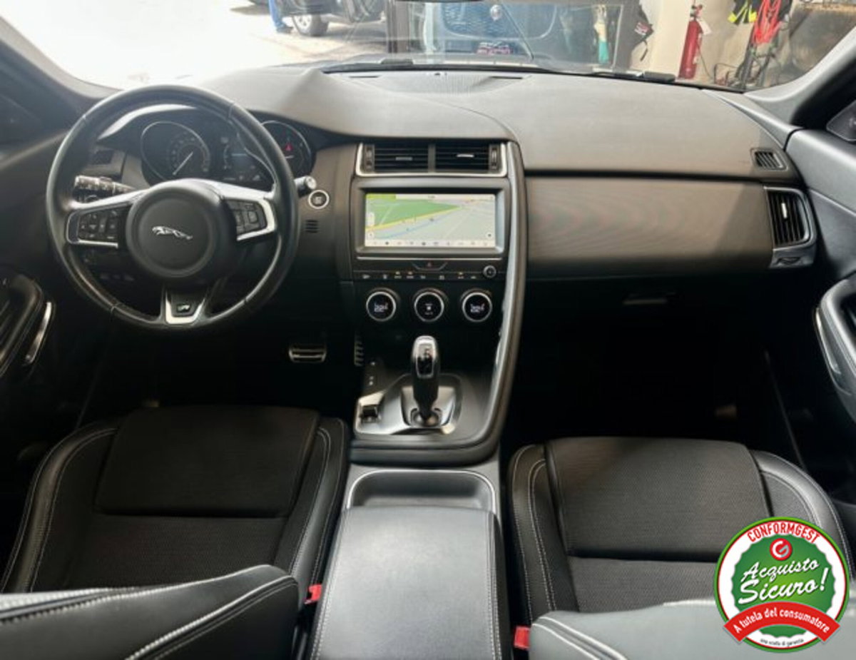 Jaguar E-Pace 2.0D 180 CV AWD aut. R-Dynamic (11)